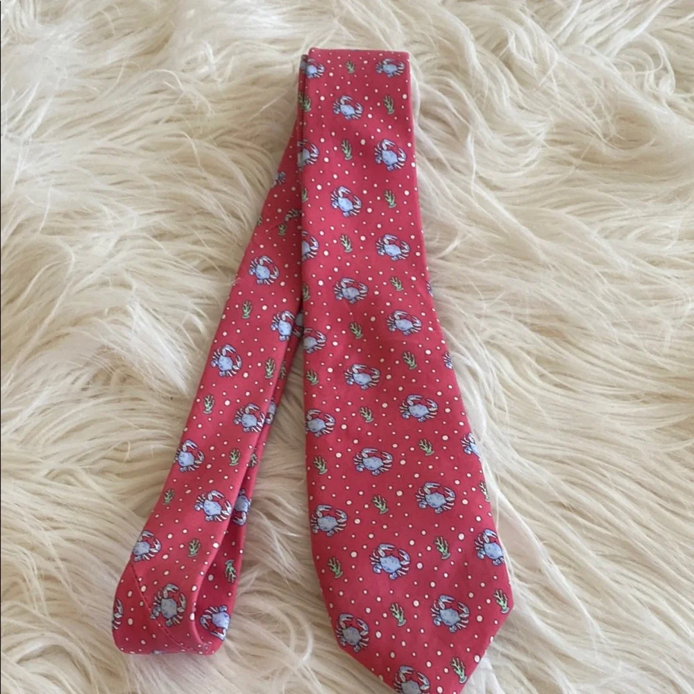 Vineyard vines 100% silk crab Tie